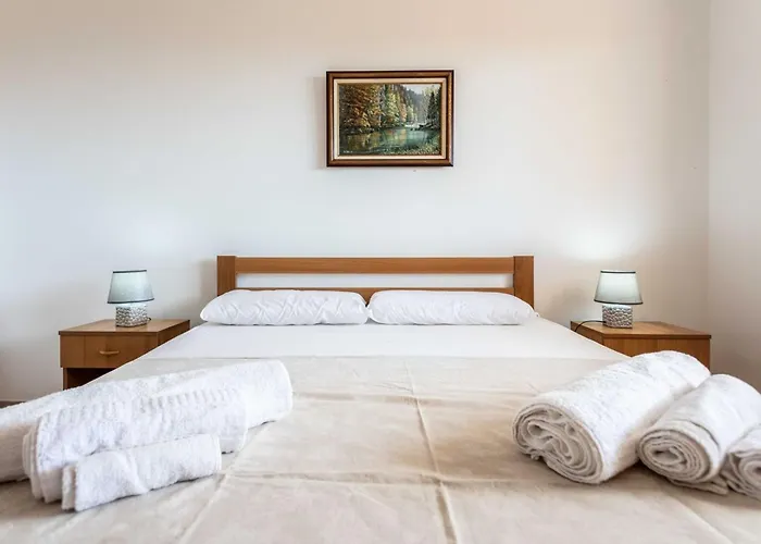 Giove-3 By Interhome